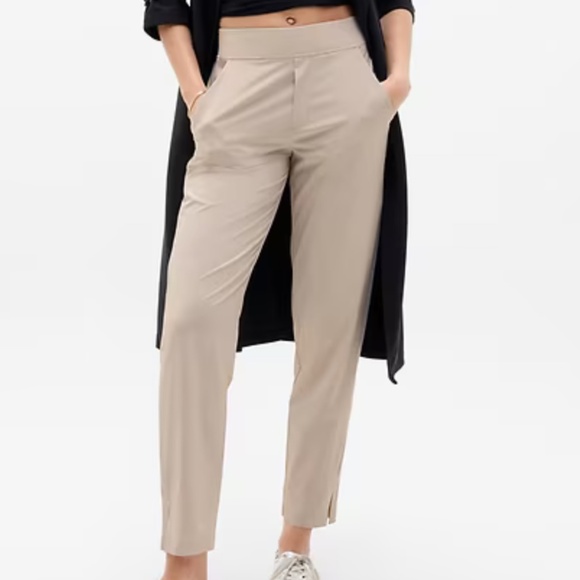 Athleta Pants - Athleta Brooklyn pants size 6 zippered back pockets vguc neutral